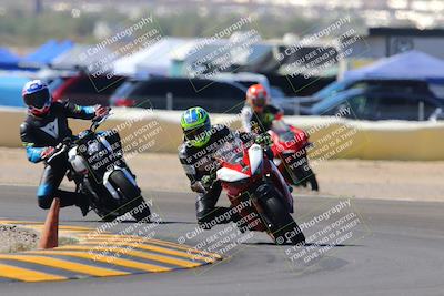 media/Oct-09-2022-SoCal Trackdays (Sun) [[95640aeeb6]]/Turn 2 (1110am)/